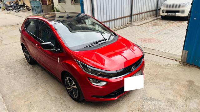 https://images10.gaadi.com/usedcar_image/4550877/original/processed_ea6a7e6d6c3438ca5508ce6fa3828571.jpg?imwidth=6400