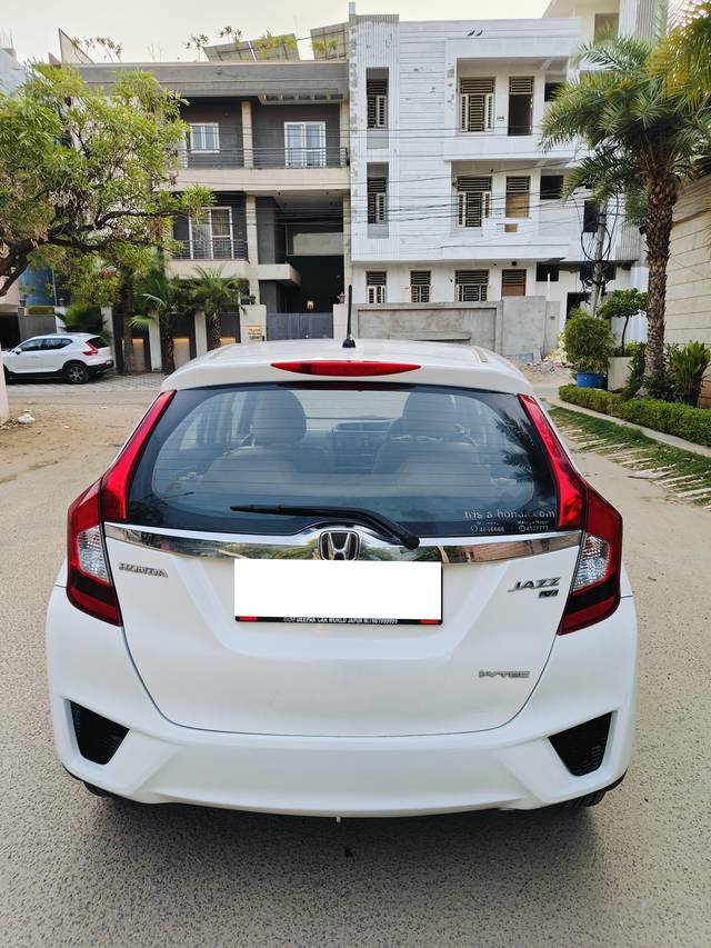 https://images10.gaadi.com/usedcar_image/4550883/original/processed_da25f34c-9333-4a6b-8cda-0deae09e63f5.jpg?imwidth=6401