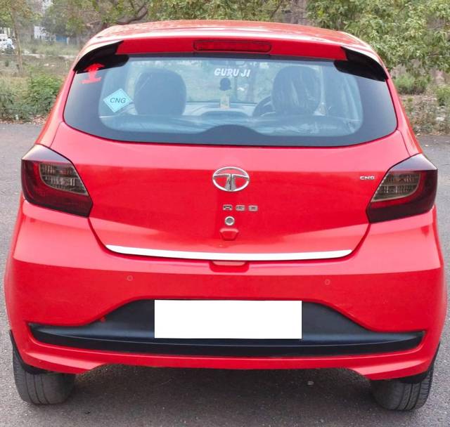 https://images10.gaadi.com/usedcar_image/4550934/original/processed_c4c2016531775bc932d70c74e8d4d51e.jpg?imwidth=6402