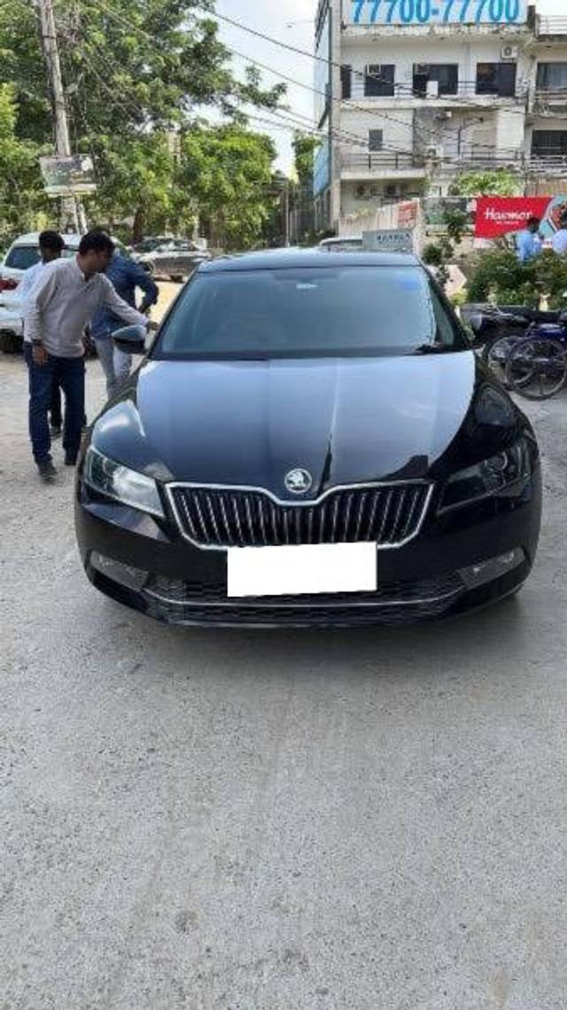 https://images10.gaadi.com/usedcar_image/4550943/original/processed_b323840c-15ac-4aa4-9a6b-26ff2b692d0e.jpeg?imwidth=6400