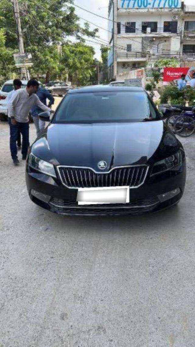 https://images10.gaadi.com/usedcar_image/4550943/original/processed_processed_b323840c-15ac-4aa4-9a6b-26ff2b692d0e.jpeg?imwidth=6400
