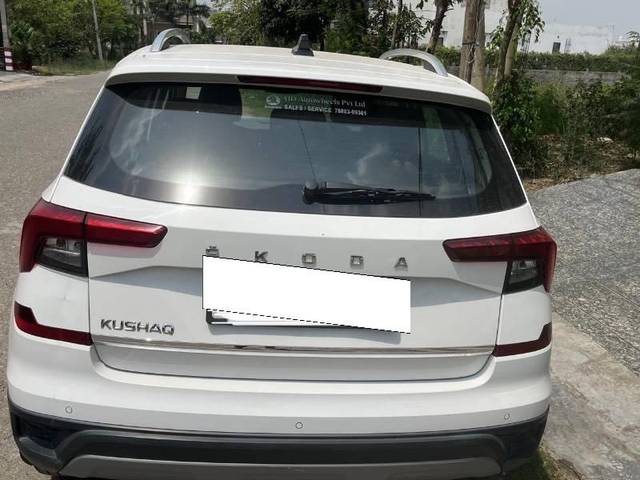 https://images10.gaadi.com/usedcar_image/4550944/original/processed_3e178df7-41b8-400b-902d-8bc25039fe58.jpeg?imwidth=6402