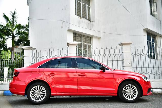 https://images10.gaadi.com/usedcar_image/4550961/original/70de69467b3bc3dc844a52fe9421a779.jpg?imwidth=6401