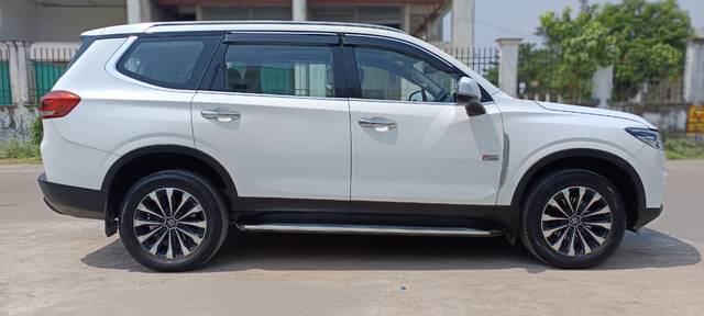 https://images10.gaadi.com/usedcar_image/4550966/original/c0f1e02bc97803ae681f1db27b1fb2f6.jpg?imwidth=6401