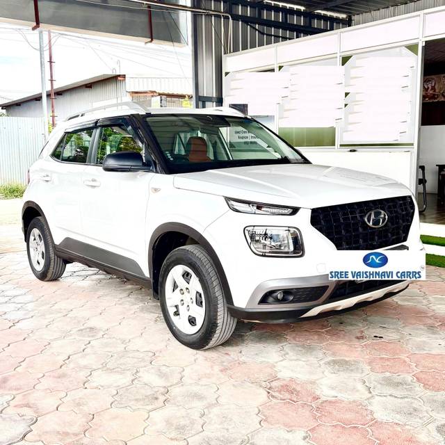 https://images10.gaadi.com/usedcar_image/4550969/original/processed_081f9b8a4a21fdd88c8f34e12936388c.jpeg?imwidth=6400