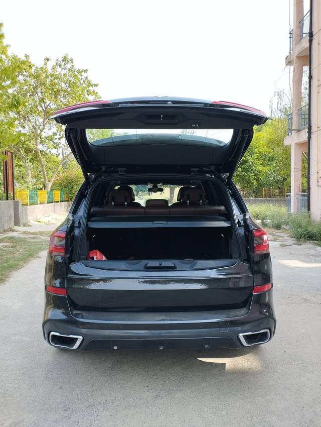 https://images10.gaadi.com/usedcar_image/4550977/original/03800f507e9a1d8ddb3066b42380c4e1.jpg?imwidth=6402