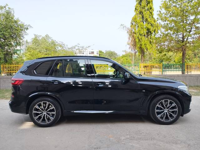 https://images10.gaadi.com/usedcar_image/4550977/original/04c454e1e7a49f70265fa72897be39e9.jpg?imwidth=6401