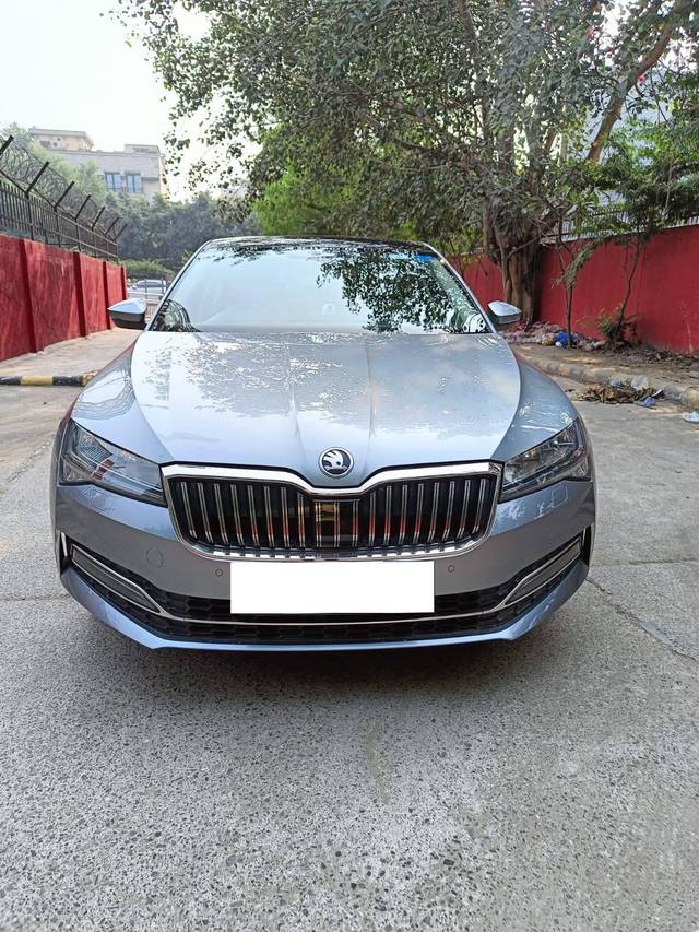 https://images10.gaadi.com/usedcar_image/4550992/original/processed_58824600fc379f2a9e29707740b49ebb.jpeg?imwidth=6400