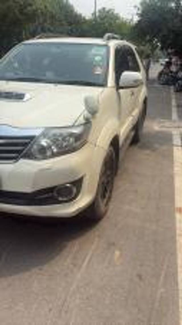 https://images10.gaadi.com/usedcar_image/4551019/original/668a8c312745c42877dcfb35d0c11c17.jpg?imwidth=6400