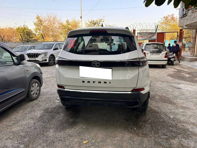 https://images10.gaadi.com/usedcar_image/4551057/original/processed_74d7bbe3edb83263ff2076e0e28a84d7.jpg?imwidth=6402