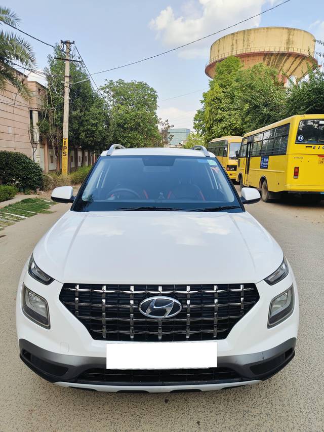 https://images10.gaadi.com/usedcar_image/4551067/original/processed_59785669-0b80-43aa-9aab-fb1ac4efac53.jpg?imwidth=6400