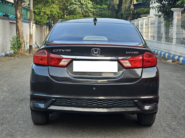 https://images10.gaadi.com/usedcar_image/4551081/original/processed_e5096545a96177dffe8fdb4c09d66099.jpg?imwidth=6402