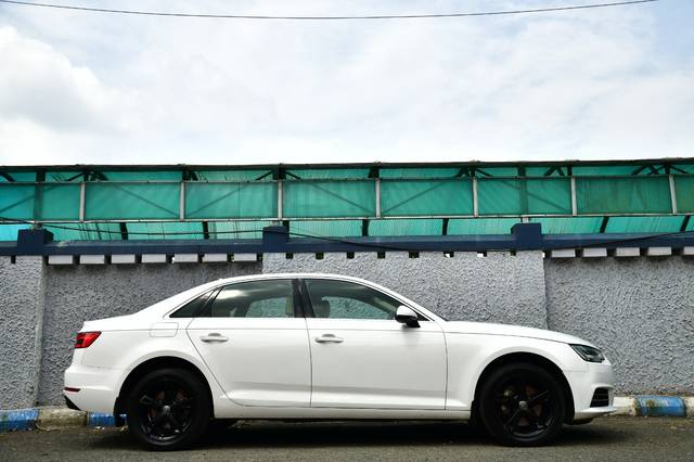 https://images10.gaadi.com/usedcar_image/4551082/original/b7c98b9a6d9d8f6acd959f6316652ac3.jpg?imwidth=6401