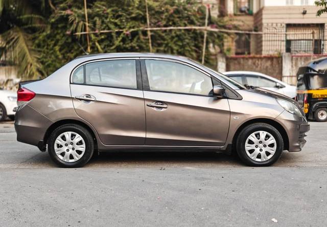 https://images10.gaadi.com/usedcar_image/4551083/original/processed_353df743b4b98a6c3f6a6f755b1a015a.jpg?imwidth=6401