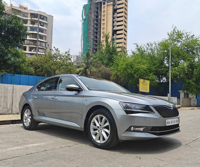https://images10.gaadi.com/usedcar_image/4551091/original/processed_b60efdcc255d24c3e4e4add64aee8e8c.jpg?imwidth=6400