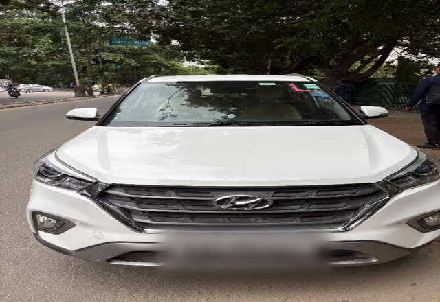 https://images10.gaadi.com/usedcar_image/4551094/original/a38875be-afdb-4509-82ee-102e86e85781.?imwidth=6400