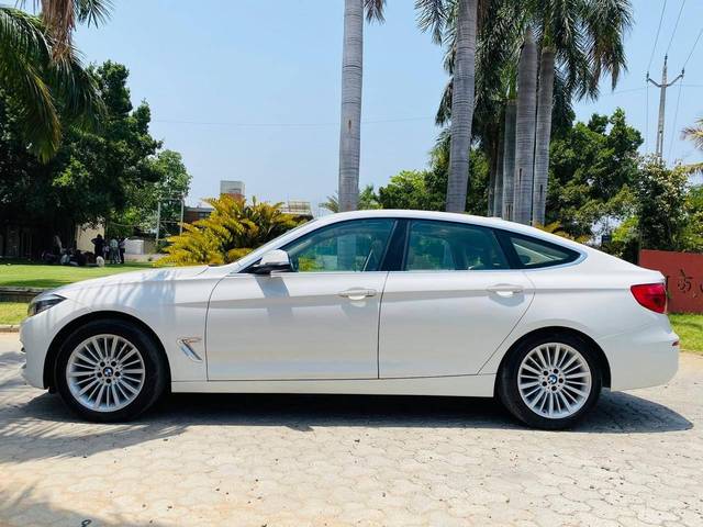 https://images10.gaadi.com/usedcar_image/4551106/original/processed_9f3c420102012dbc0247ca0e56255ff9.jpg?imwidth=6402