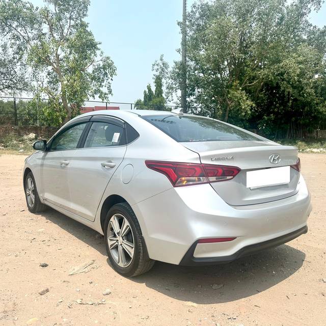 https://images10.gaadi.com/usedcar_image/4551110/original/processed_5695e77b4c8e0893b62dcc19c9bc2ebd.jpeg?imwidth=6402