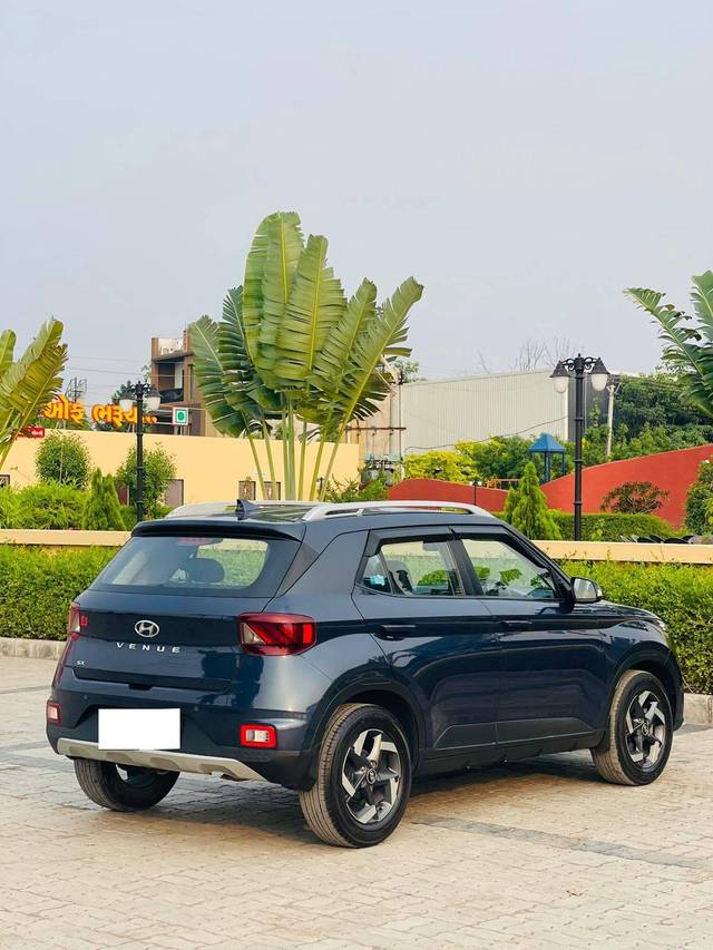 https://images10.gaadi.com/usedcar_image/4551182/original/processed_4aa774eb48250a840a57a82658195ead.jpg?imwidth=6401