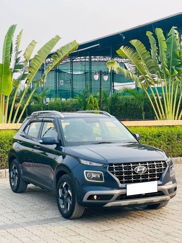 https://images10.gaadi.com/usedcar_image/4551182/original/processed_b52f17ce66b19b82dd04cc78e76f62e4.jpg?imwidth=6400