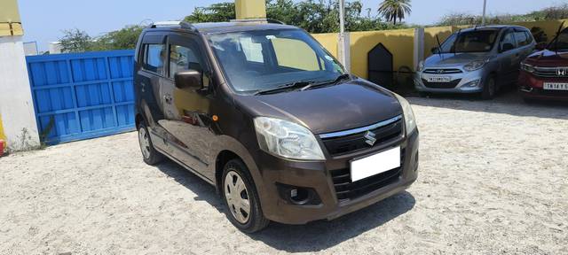 https://images10.gaadi.com/usedcar_image/4551193/original/processed_07137fd2cc8adb76bb93b7d9ed420aa1.jpg?imwidth=6400
