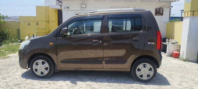 https://images10.gaadi.com/usedcar_image/4551193/original/processed_80cbbe320b8d57346bb2f3d2304dc2ff.jpg?imwidth=6402