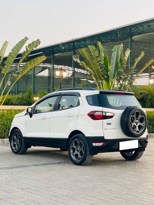https://images10.gaadi.com/usedcar_image/4551195/original/processed_8e6dbdbb3906caabfbe11e4b841143cf.jpg?imwidth=6401