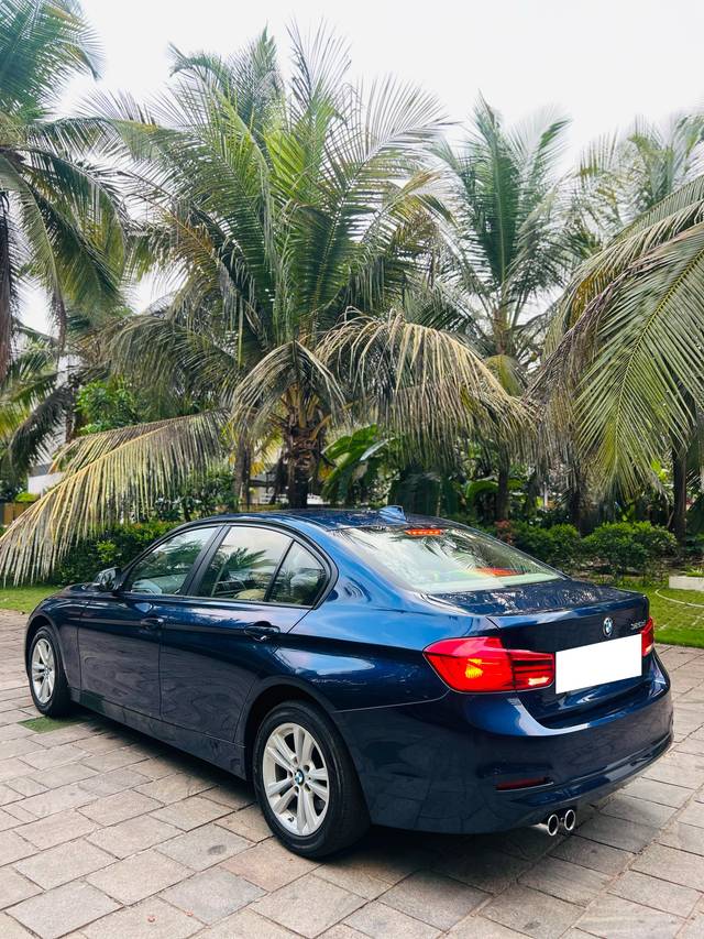 https://images10.gaadi.com/usedcar_image/4551219/original/processed_8568de765657310215c258d237022a30.jpg?imwidth=6402