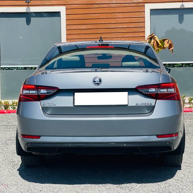 https://images10.gaadi.com/usedcar_image/4551227/original/processed_440b52e3dcd5ba742b60a7cbbe753273.jpg?imwidth=6402