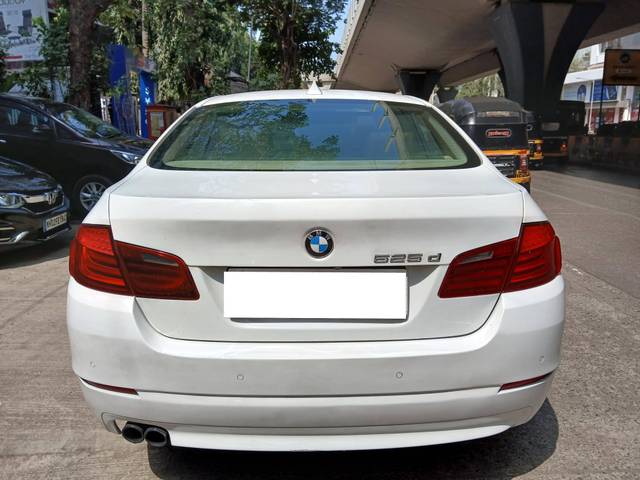https://images10.gaadi.com/usedcar_image/4551234/original/processed_d970ddad037a3aecc2f92fbb33f66b2d.jpg?imwidth=6401