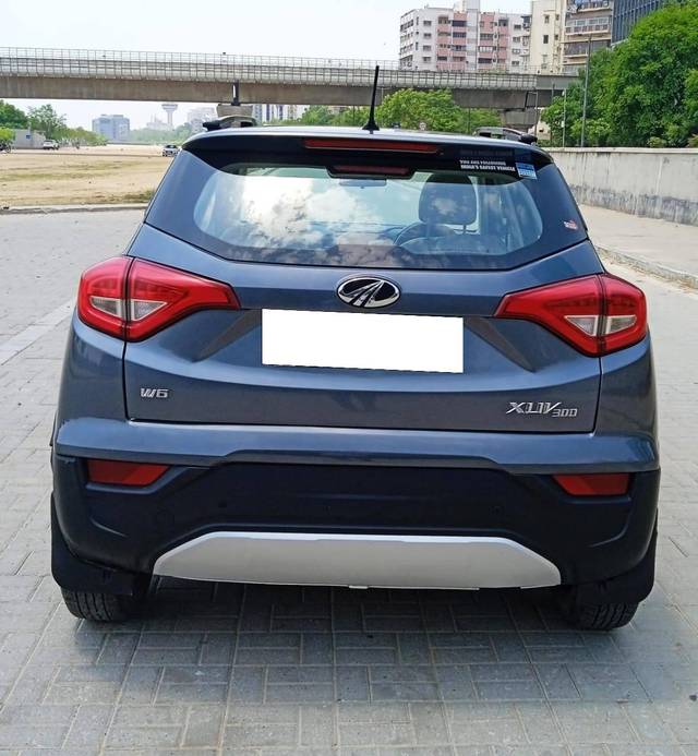 https://images10.gaadi.com/usedcar_image/4551238/original/processed_a31c65d47423cb29a774daa8ff01d8cb.jpg?imwidth=6401