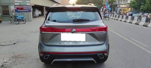https://images10.gaadi.com/usedcar_image/4551257/original/processed_3cfe8118-b47c-403a-a5bb-f43fec012ec0.jpg?imwidth=6401