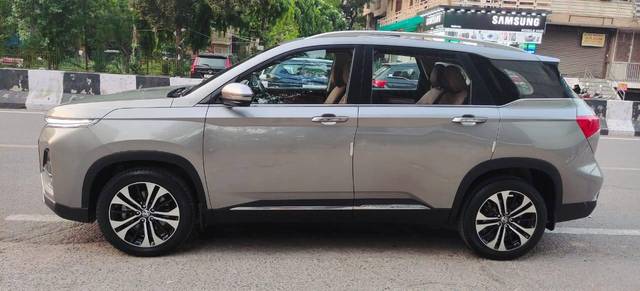 https://images10.gaadi.com/usedcar_image/4551257/original/processed_7aa4fb9a-4326-4acb-982b-39f19286a04c.jpg?imwidth=6402