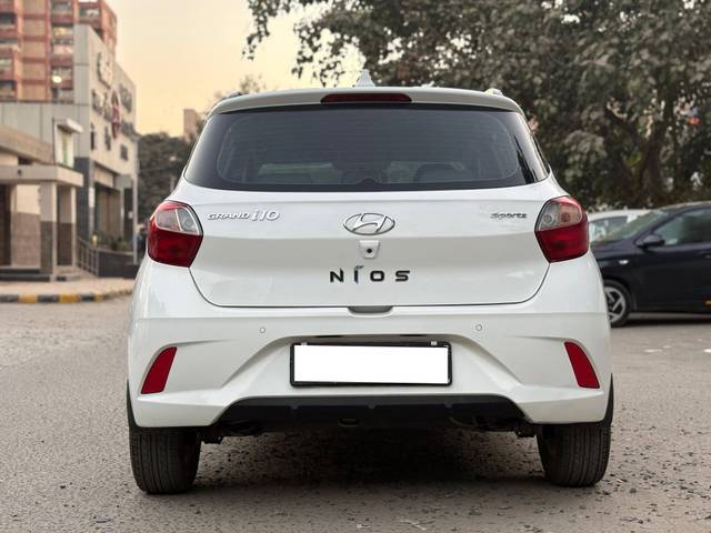 https://images10.gaadi.com/usedcar_image/4551261/original/processed_5c30997d16df97e8c73a813eeaf633a5.jpg?imwidth=6402