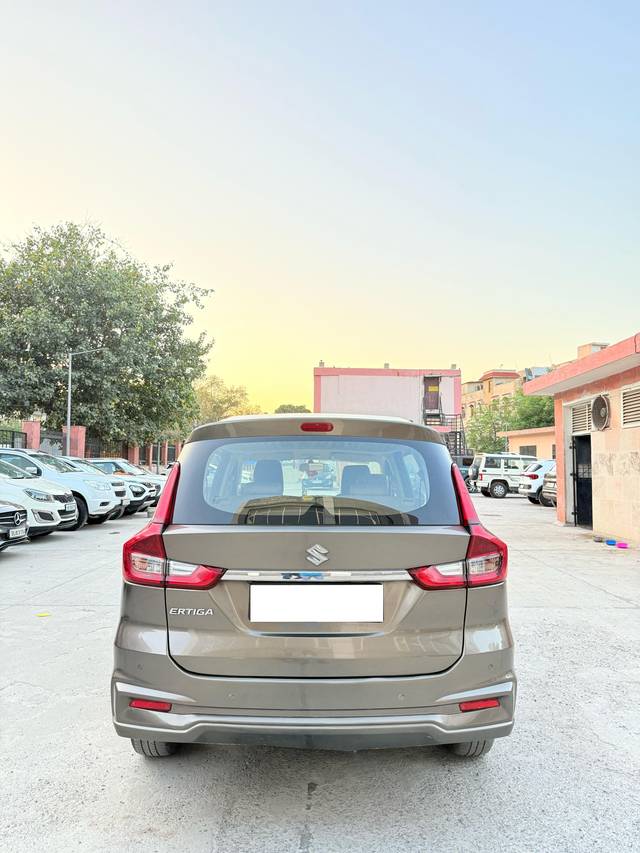 https://images10.gaadi.com/usedcar_image/4551262/original/processed_06c66cb055cfc5e904101c5da1b67175.jpg?imwidth=6401
