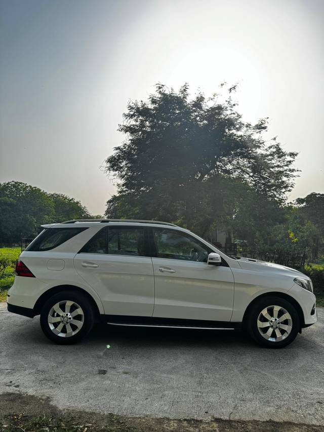 https://images10.gaadi.com/usedcar_image/4551263/original/b6110097b7eb9ca239db67f2475d3822.jpeg?imwidth=6401