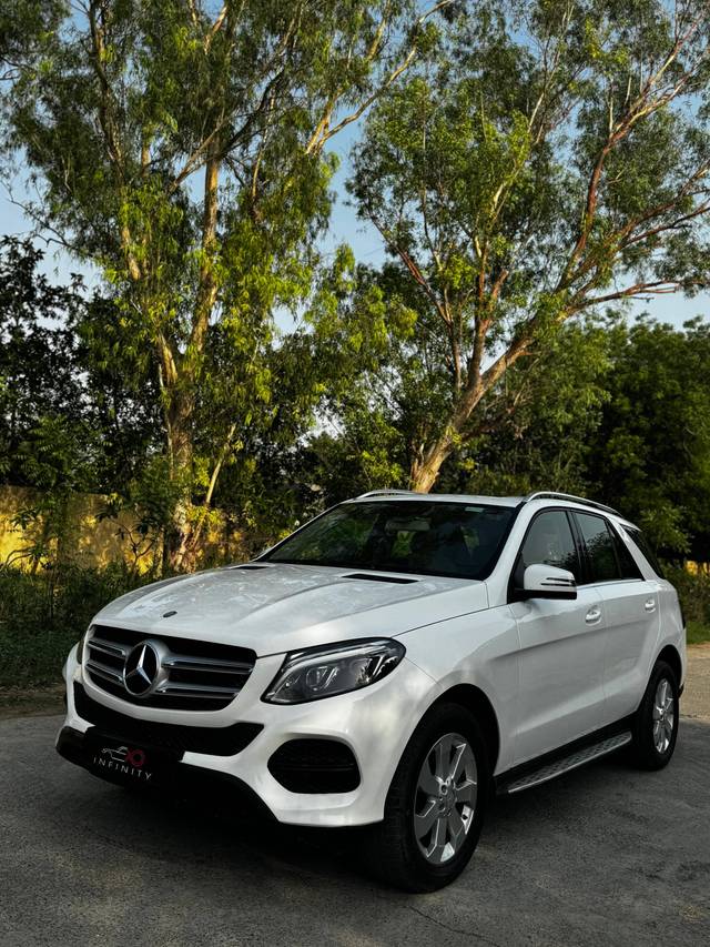https://images10.gaadi.com/usedcar_image/4551263/original/processed_7206441b97557aada557b7fed1bc1332.jpeg?imwidth=6400