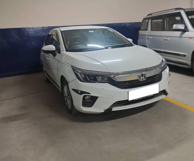https://images10.gaadi.com/usedcar_image/4551271/original/processed_6c56bb1592b679b0e1279500aa67f4bb.jpg?imwidth=6400