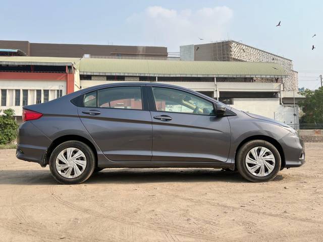 https://images10.gaadi.com/usedcar_image/4551278/original/729c713c137e869f7ae89fa747ca1c08.jpg?imwidth=6401
