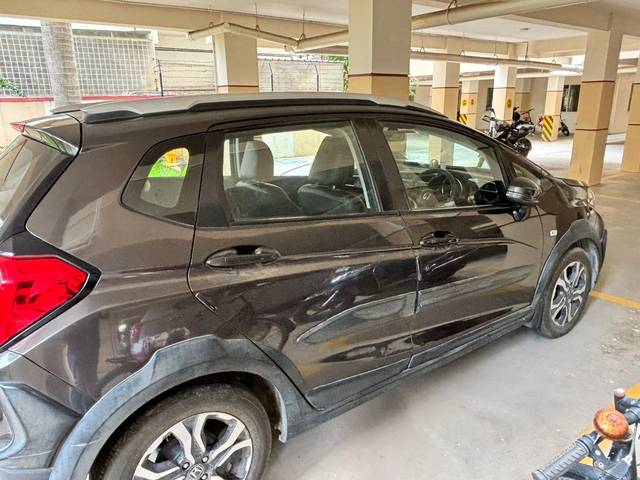 https://images10.gaadi.com/usedcar_image/4551284/original/02b21dfa-97ae-44c2-8547-045efc6e2d3d.jpg?imwidth=6402