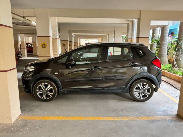 https://images10.gaadi.com/usedcar_image/4551284/original/40163954-bf28-435c-8285-2c9c97acdf08.jpg?imwidth=6400