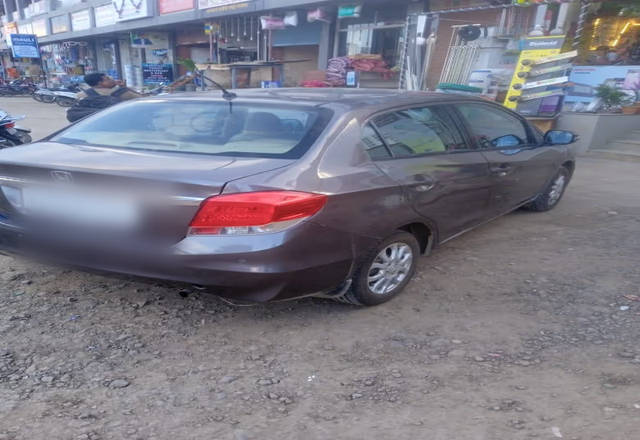 https://images10.gaadi.com/usedcar_image/4551303/original/d1d03019-2eb7-4302-9e54-dc70a21cce60.?imwidth=6402
