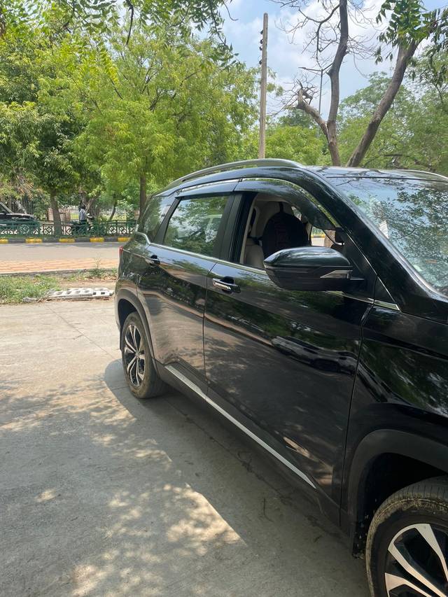 https://images10.gaadi.com/usedcar_image/4551305/original/80db0a81-cb45-4b6e-a219-94cdc51790bd.jpg?imwidth=6401