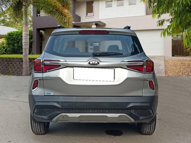 https://images10.gaadi.com/usedcar_image/4551322/original/processed_18a242fee62c74c11910e37cdd84dc77.jpg?imwidth=6402