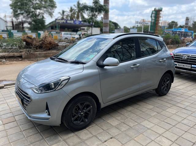 https://images10.gaadi.com/usedcar_image/4551331/original/processed_63ad5505bcb52e7782c41f2b40097cab.jpg?imwidth=6401