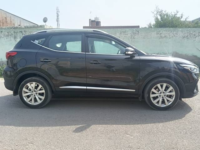 https://images10.gaadi.com/usedcar_image/4551332/original/b5dd4b5b35d87ec6cae5c35d731bb9dd.jpg?imwidth=6401