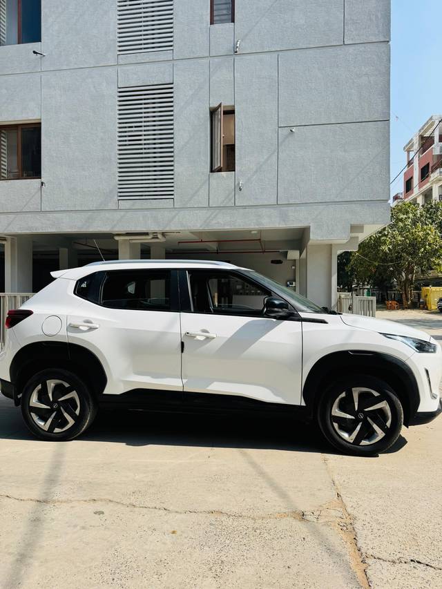 https://images10.gaadi.com/usedcar_image/4551334/original/e2e698ae6505370338fbbf60554e06a3.jpeg?imwidth=6402