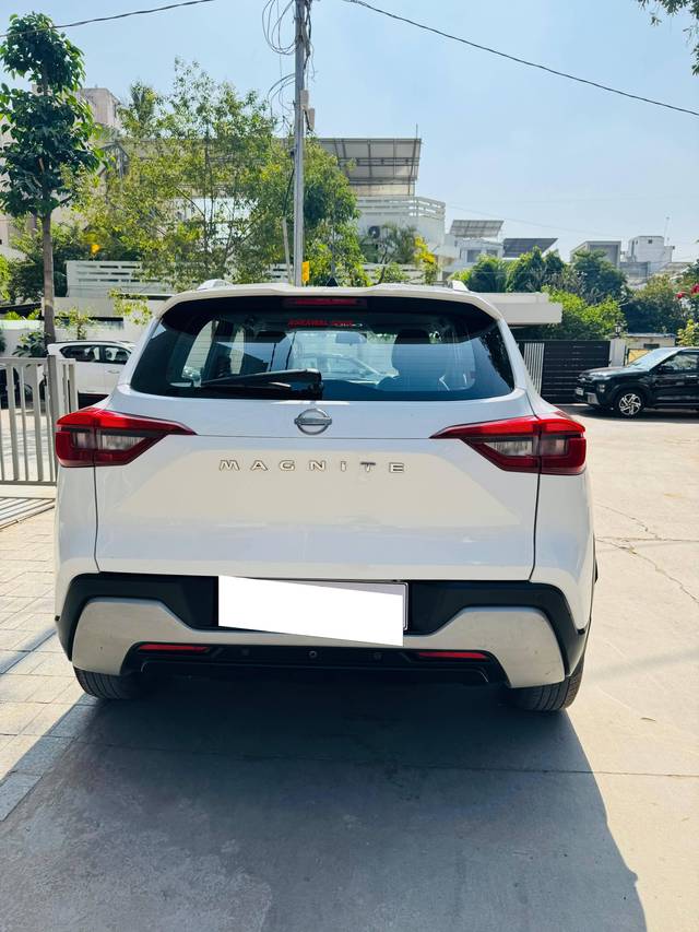 https://images10.gaadi.com/usedcar_image/4551334/original/processed_ed08c30fa90659adffe561feda8e4d35.jpeg?imwidth=6401