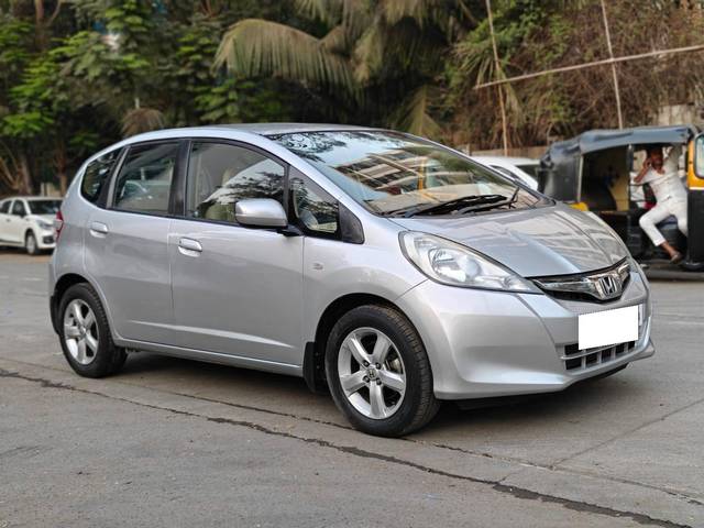 https://images10.gaadi.com/usedcar_image/4551339/original/processed_ca4bd5ee50c577dbcec7de796d34dda1.jpg?imwidth=6400
