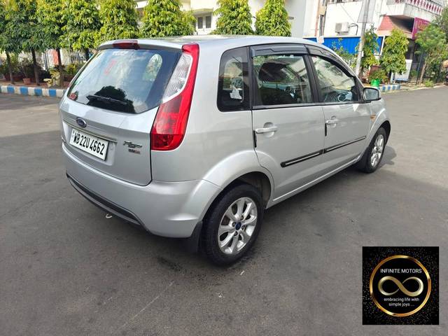 https://images10.gaadi.com/usedcar_image/4551344/original/processed_572af22621b3b3ddec0a7c44f29b12ff.jpg?imwidth=6402